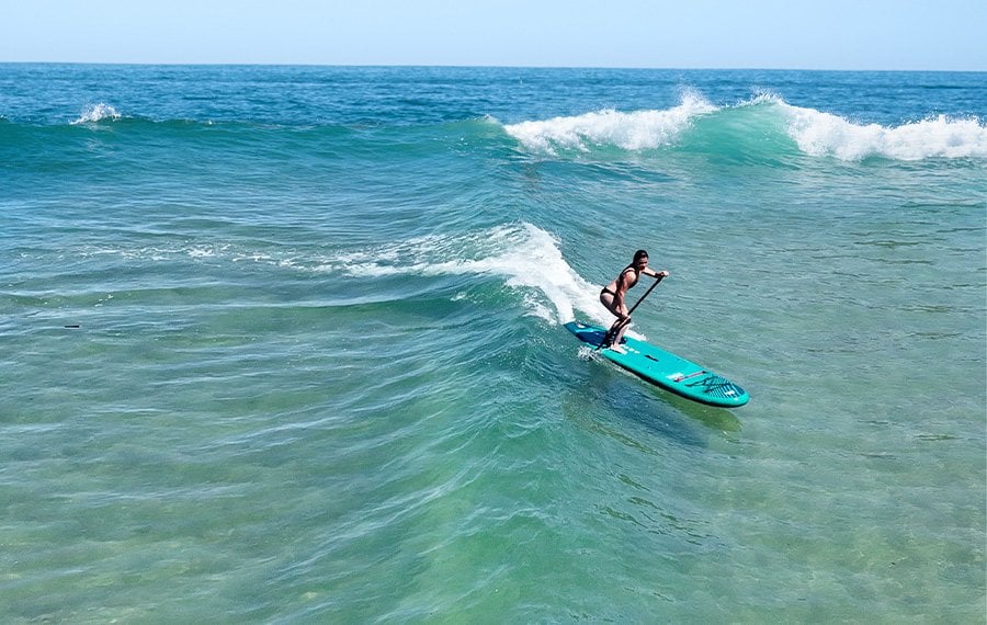 Aqua-marina-breeze-sup-board-ile-dalgali-denizde-surus-performansi