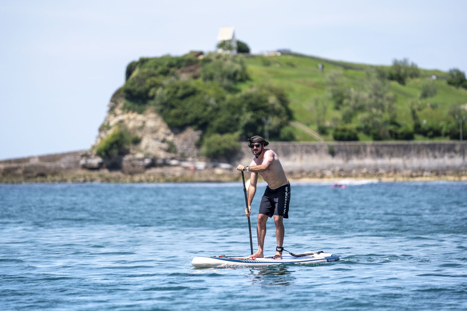 Aqua Marina Magma şişme SUP board denizde kullanım sahnesi