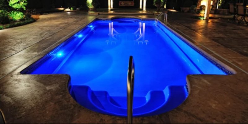 gece-aydinlatmali-yuzme-havuzu-led-isiklar-ile