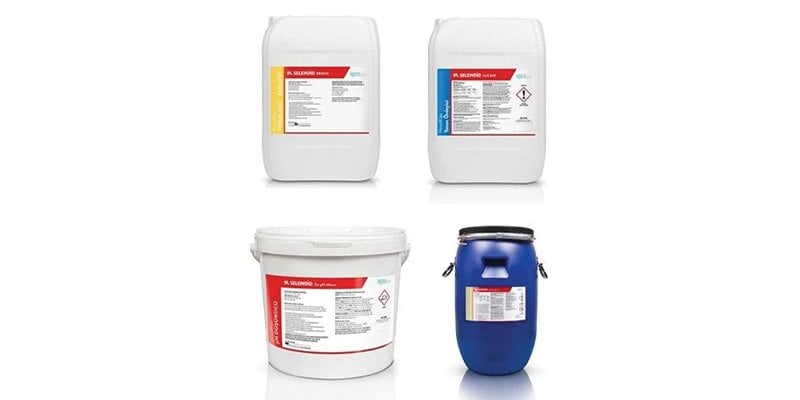 Havuz kimyasalları; sıvı ve toz klor, pH düzenleyici ve flokülant ürün örnekleri.