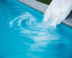 havuz-klor-uygulamasi-su-dezenfeksiyonu