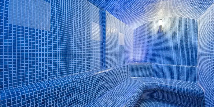 Buhar odası: mozaik/seramik kaplama, yüksek nem, spa kullanım senaryosu