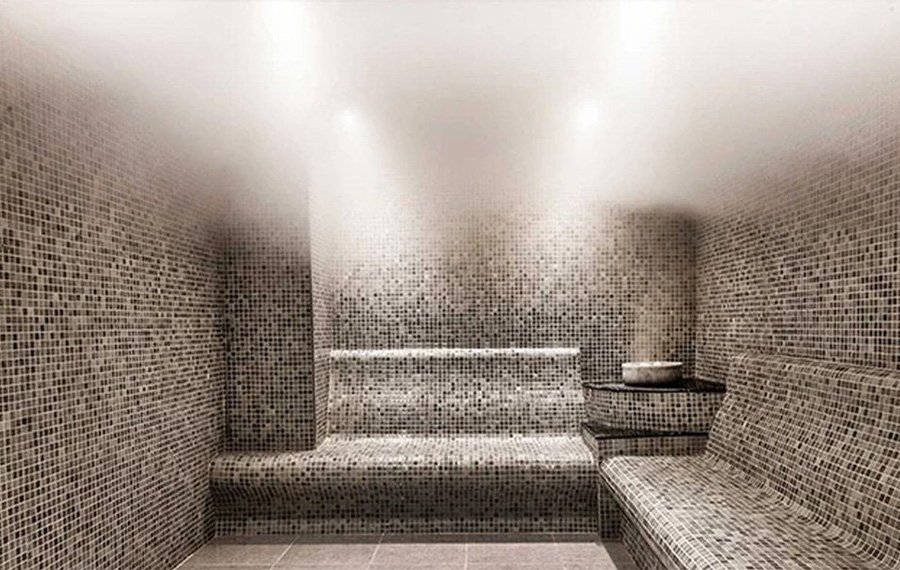 Mozaik kaplamalı spa buhar odası iç mekânı