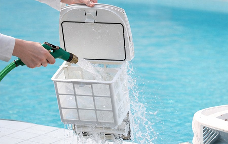 robotik-havuz-temizleyici-filtre-temizligi