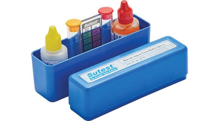 Sıvı (damlalı) havuz suyu test kiti: reaktif damlalarla klor ve pH ölçümü yapılan set