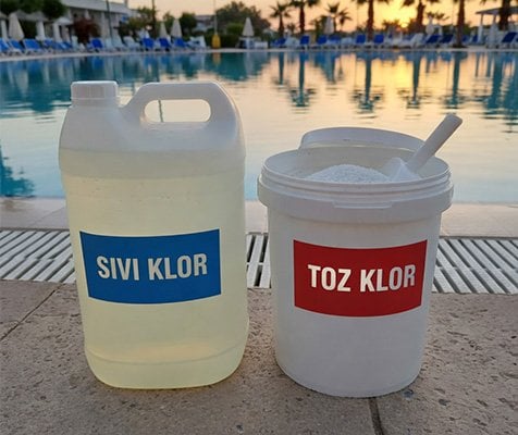 sivi-klor-ve-toz-klor-havuz-dezenfeksiyonu-karsilastirma