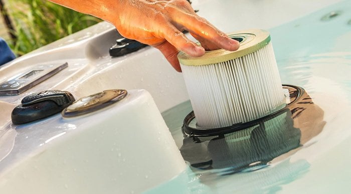 spa-jakuzi-kartus-filtre-temizligi-ve-bakimi-uygulamali-gosterim