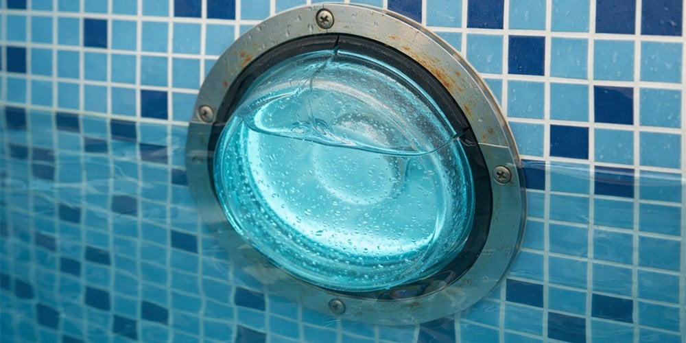 su-alan-havuz-lambasi-catlak-projektor-cami-ve-sizdirmazlik-arizasi