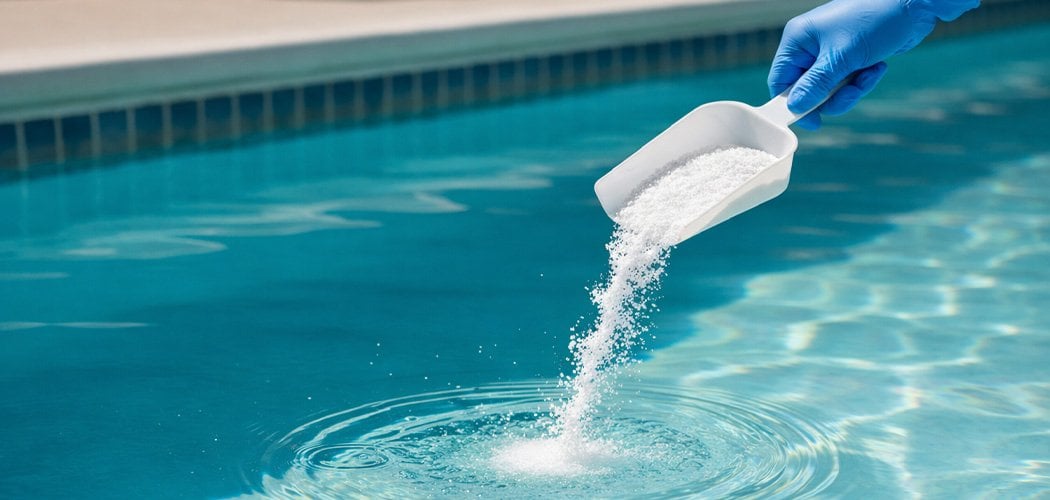 Yüzme havuzuna granül (toz) klor uygulanarak su dezenfeksiyonu yapılması