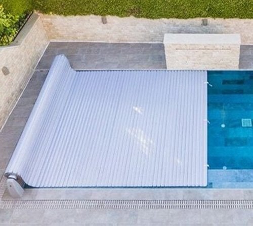 Otomatik havuz kapama örtüsü (temsili)