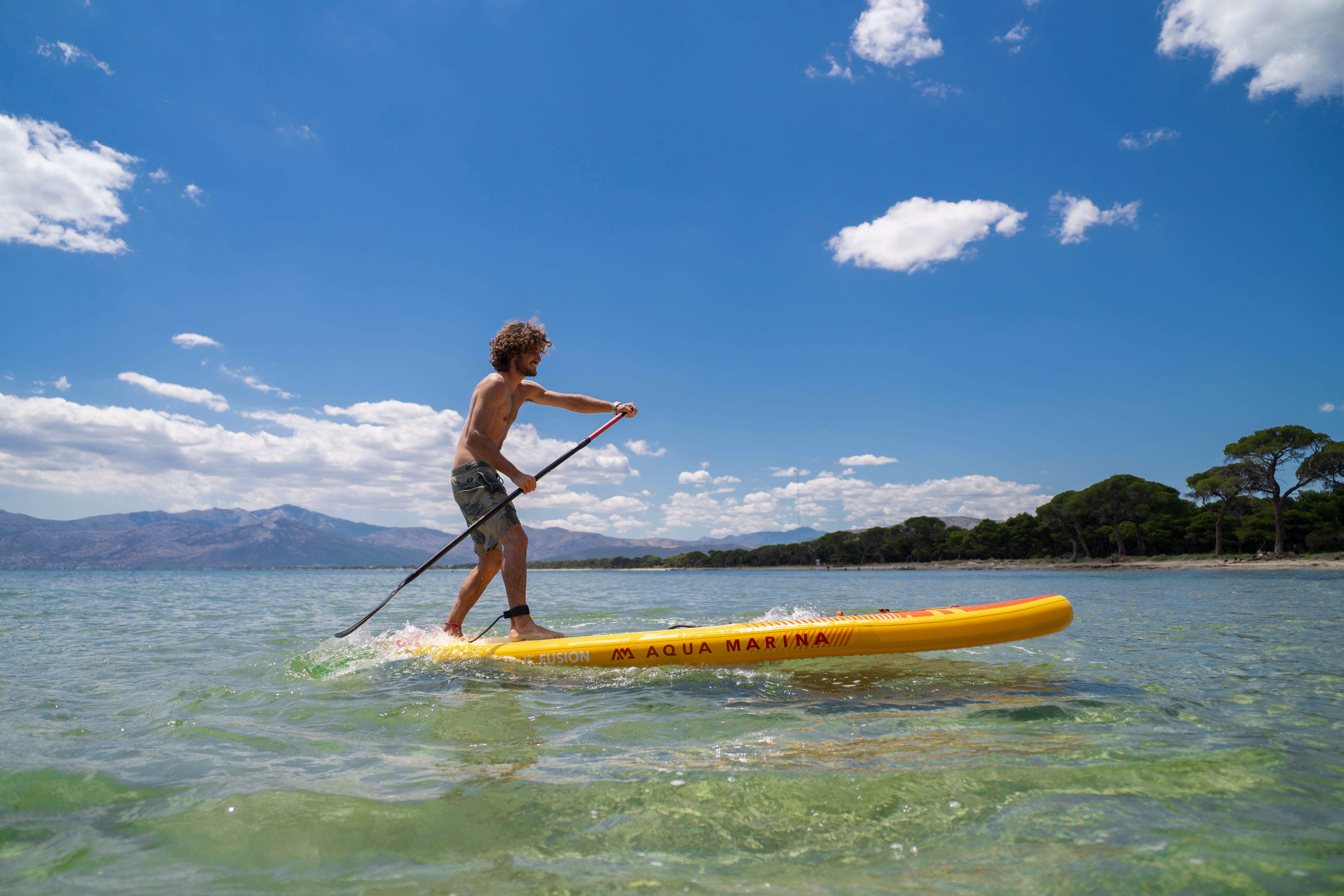 aqua-marina-fusion-330-cm-sisme-sup-board-deniz-kullanim-goruntusu