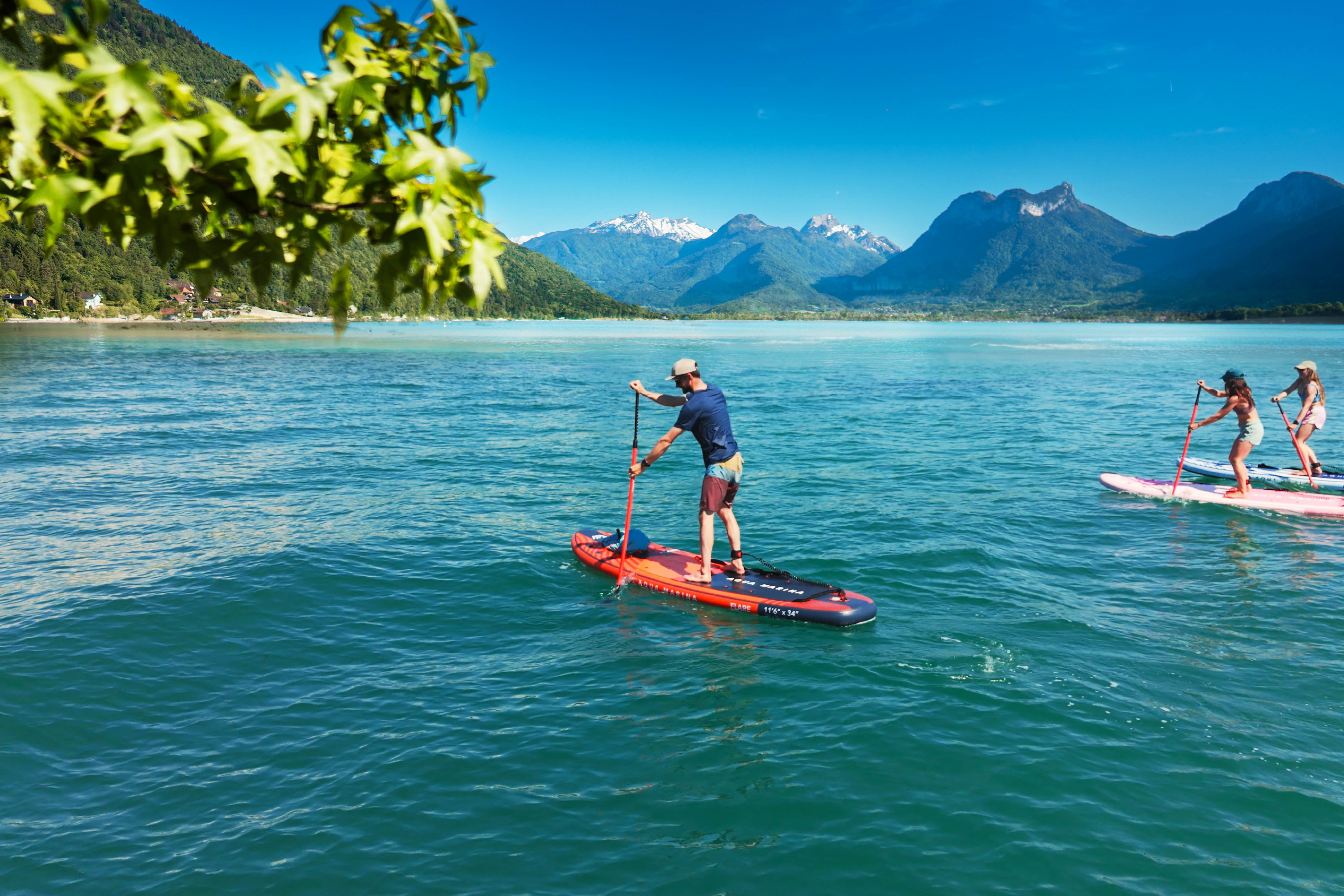 aqua-marina-flare-sup-board-ile-golde-kurek-cekme