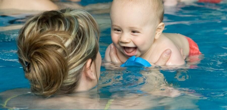 bebeklerde yüzmeyi nasıl öğrene bilir
