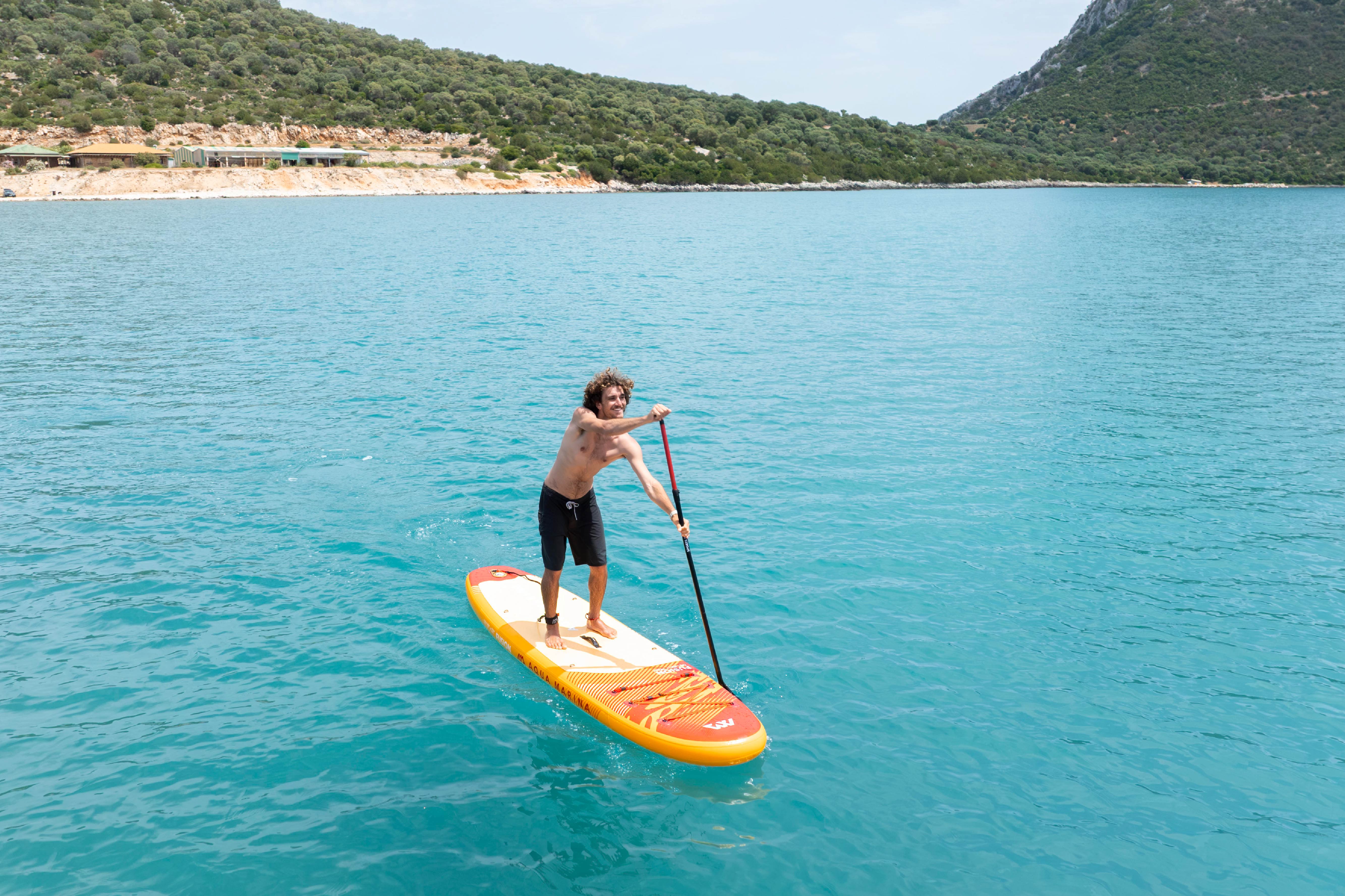 sakin-denizde-guvenli-sup-board-kullanimi