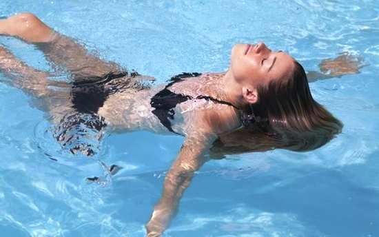 Havuz ve Deniz Sonrası Saç Nasıl Korunur?